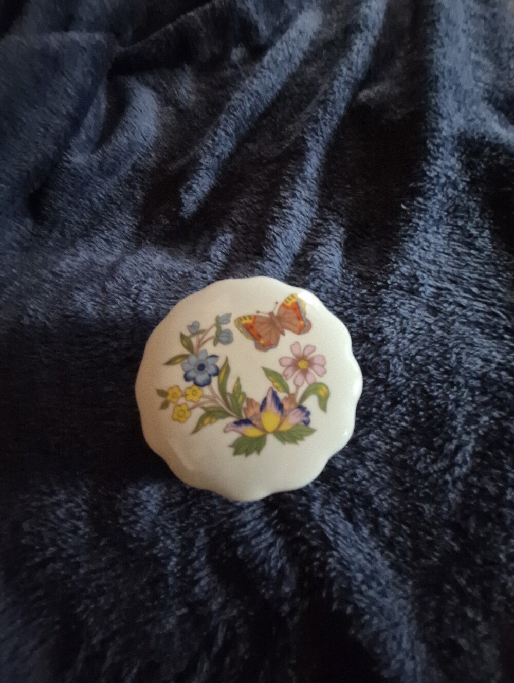 Source Unknown White Floral Trinket Box with Multicolor Butterfly